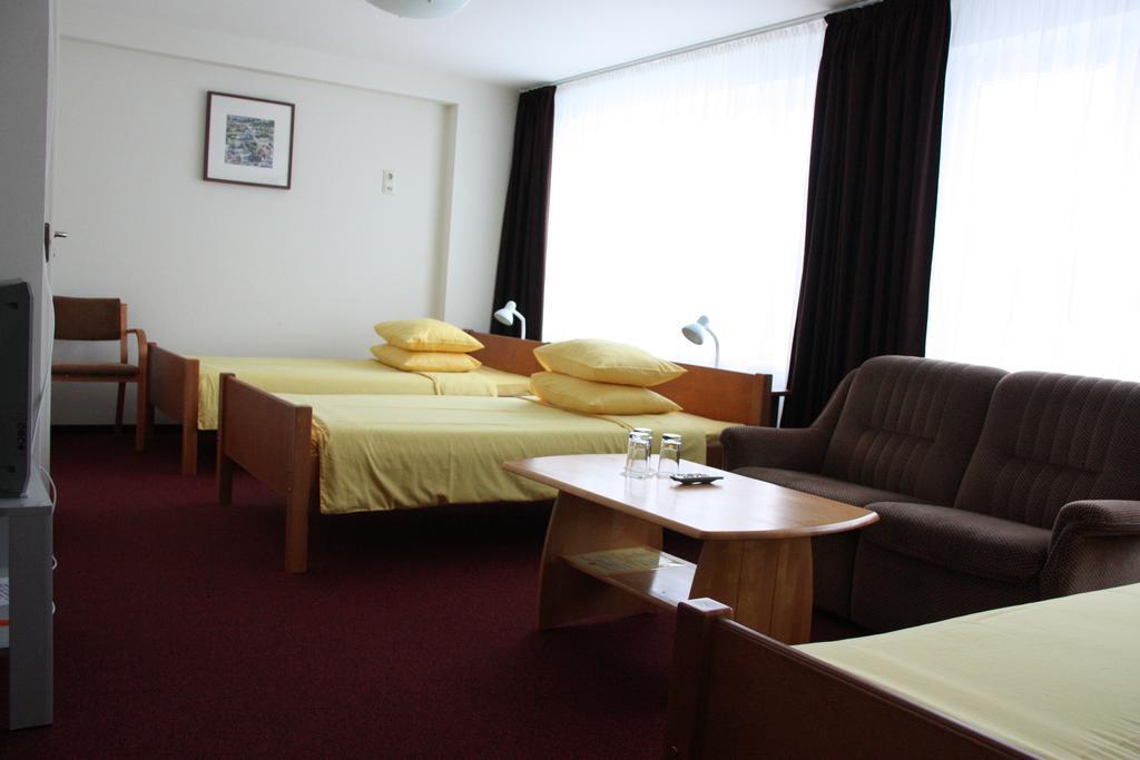 Hotel Madona Zewnętrze zdjęcie