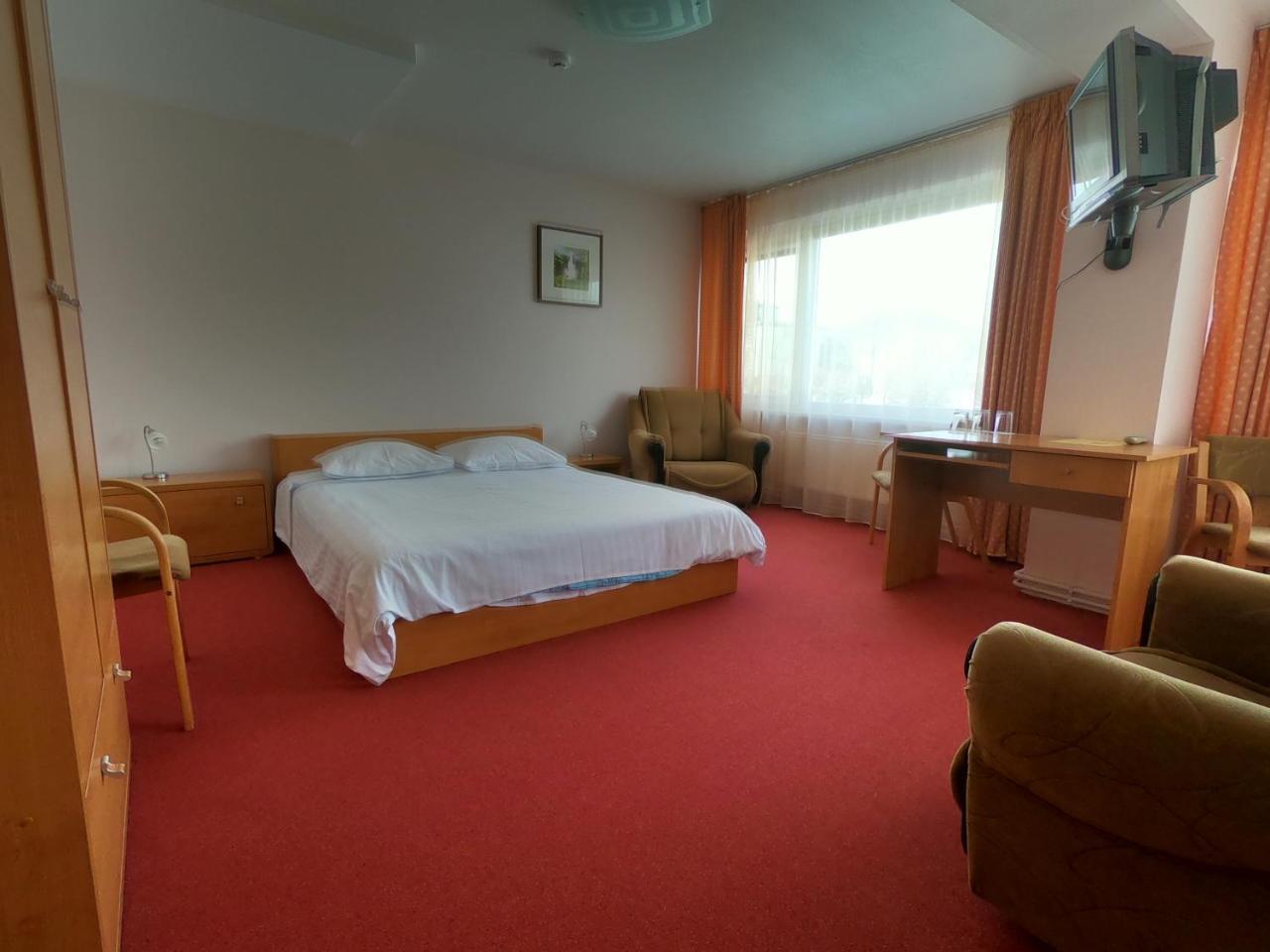 Hotel Madona Zewnętrze zdjęcie