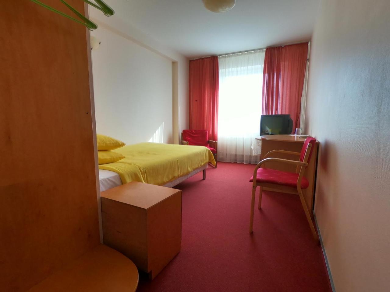 Hotel Madona Zewnętrze zdjęcie